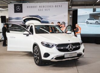 Новият Mercedes GLC пристигна в България в бъдещия нов дом на марката в София