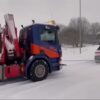 Hyundai Ioniq 5 тегли закъсал в снега камион Scania (ВИДЕО)