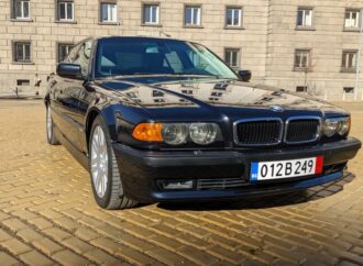 Продава се BMW 740i (E38): Еталонът за лукс в края на ’90-те