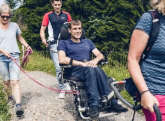 Porsche дава достъп на хора в инвалидни колички до швейцарските Алпи