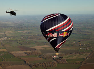 Формула 1, летателен балон и BMX на 600 метра над земята