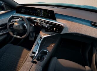 Peugeot представи новия панорамен i-Cockpit