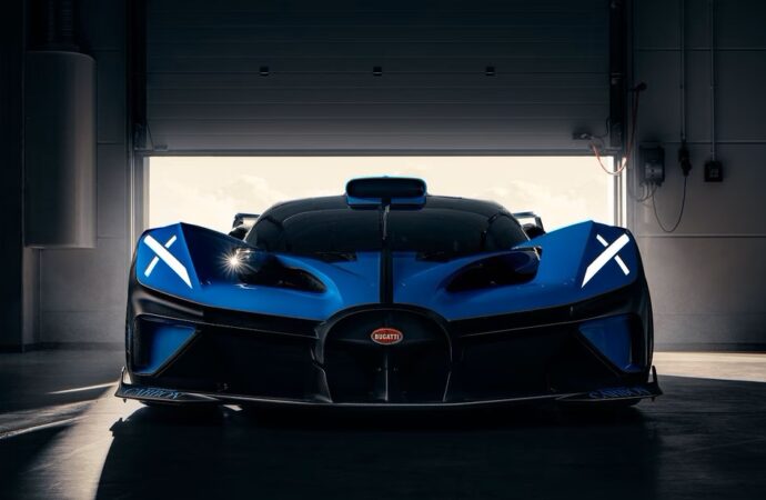 Bugatti Bolide (2024): – Серийна версия на свръхлекия звяр